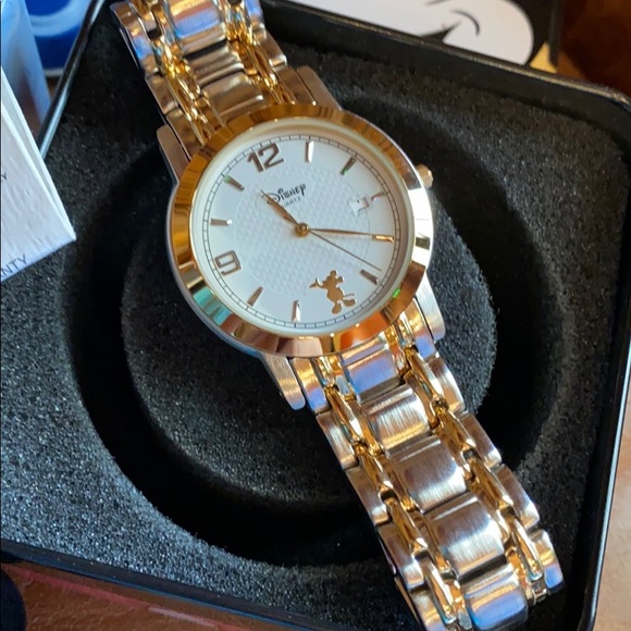 Pair of vintage unisex Disney watches & lapel pin main image 6